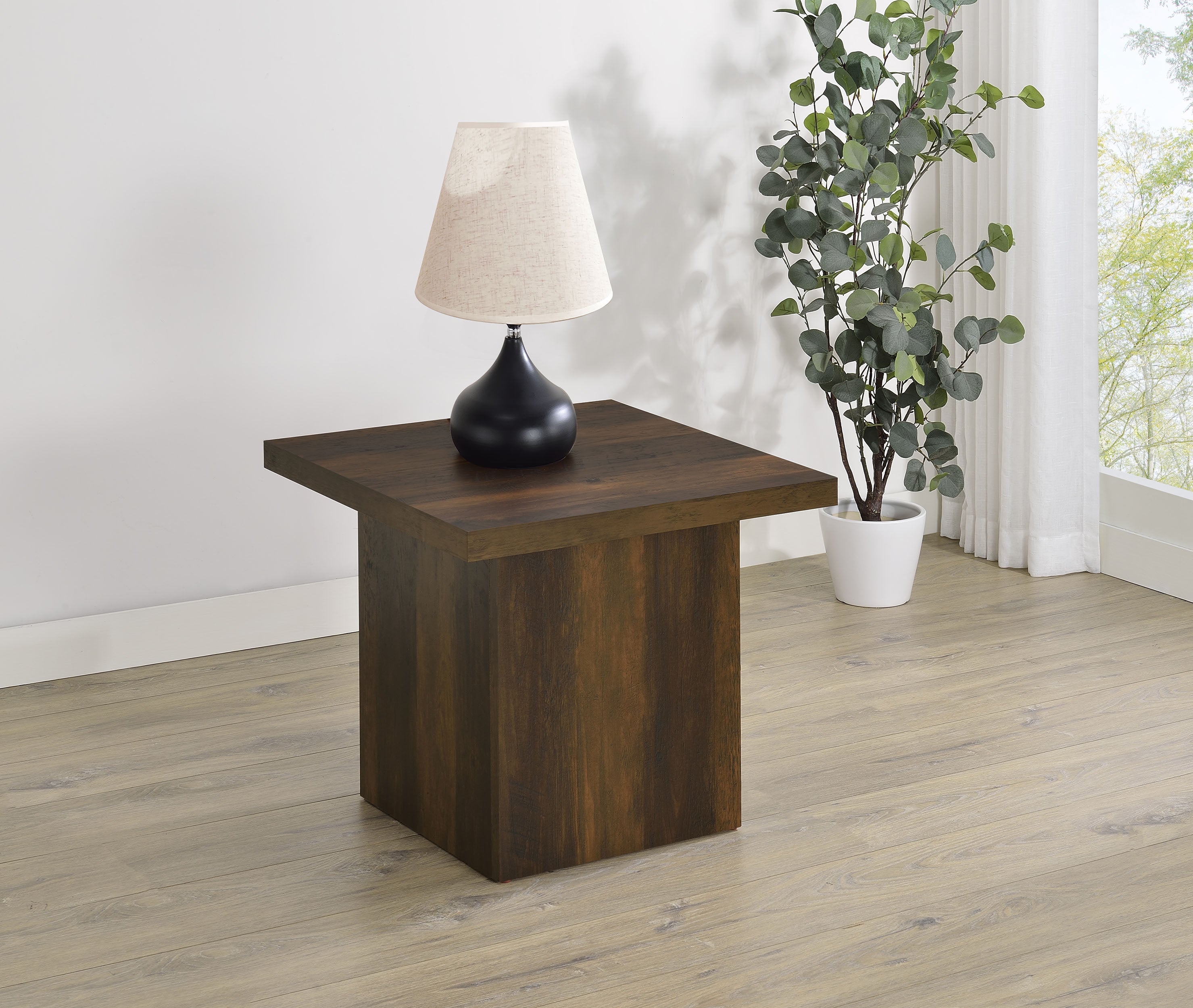 Devar End Table - Ideal Furniture (Fresno,CA)