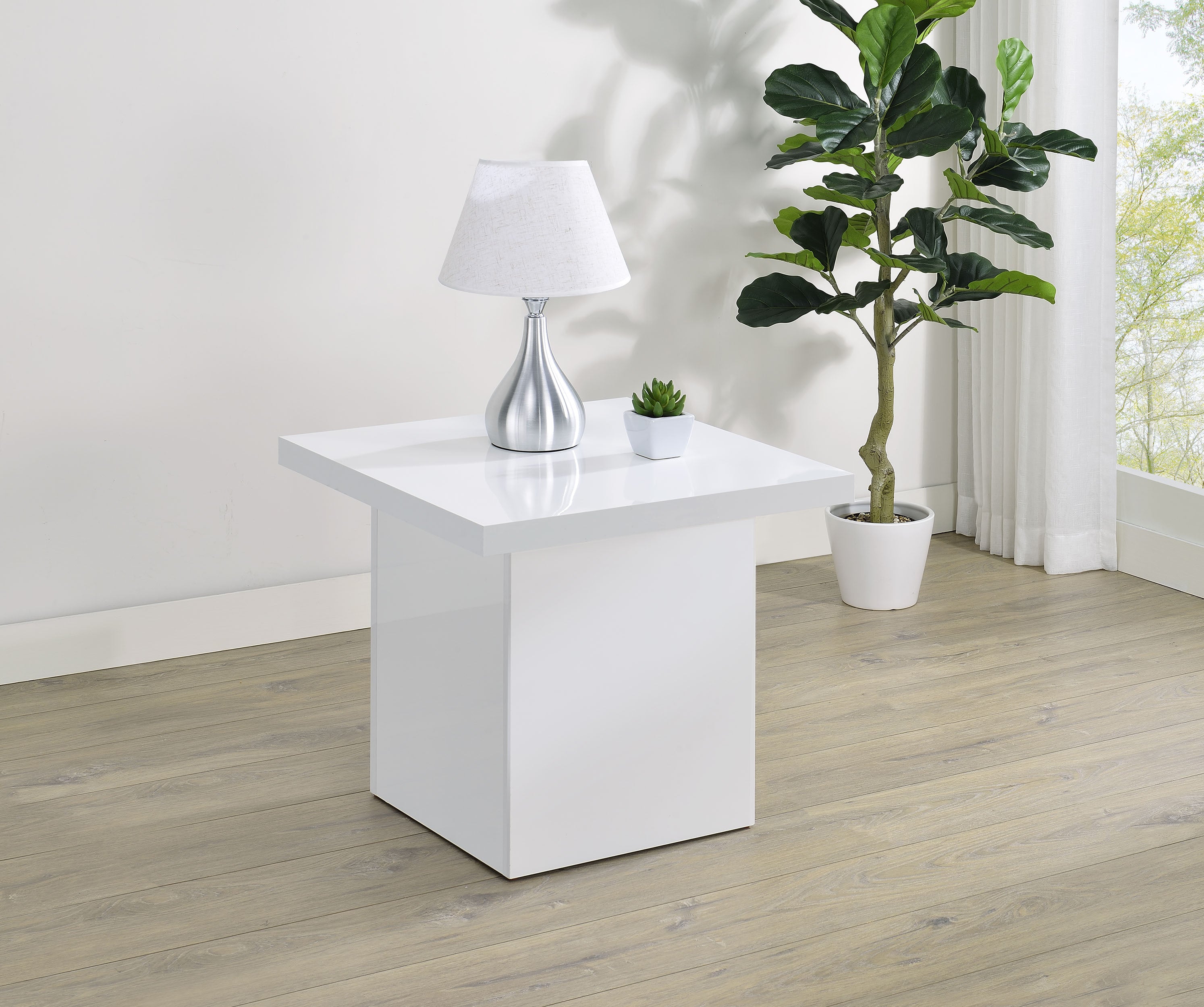 Devar End Table - Ideal Furniture (Fresno,CA)