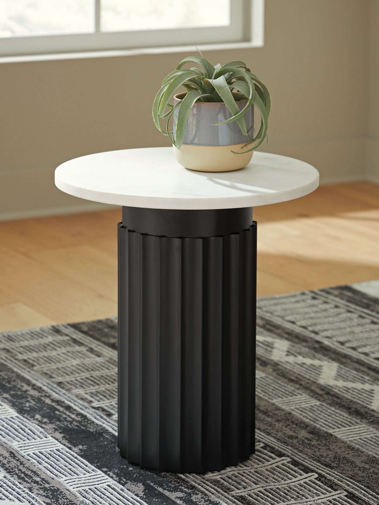 Wainstone Accent Table - Ideal Furniture (Fresno,CA)