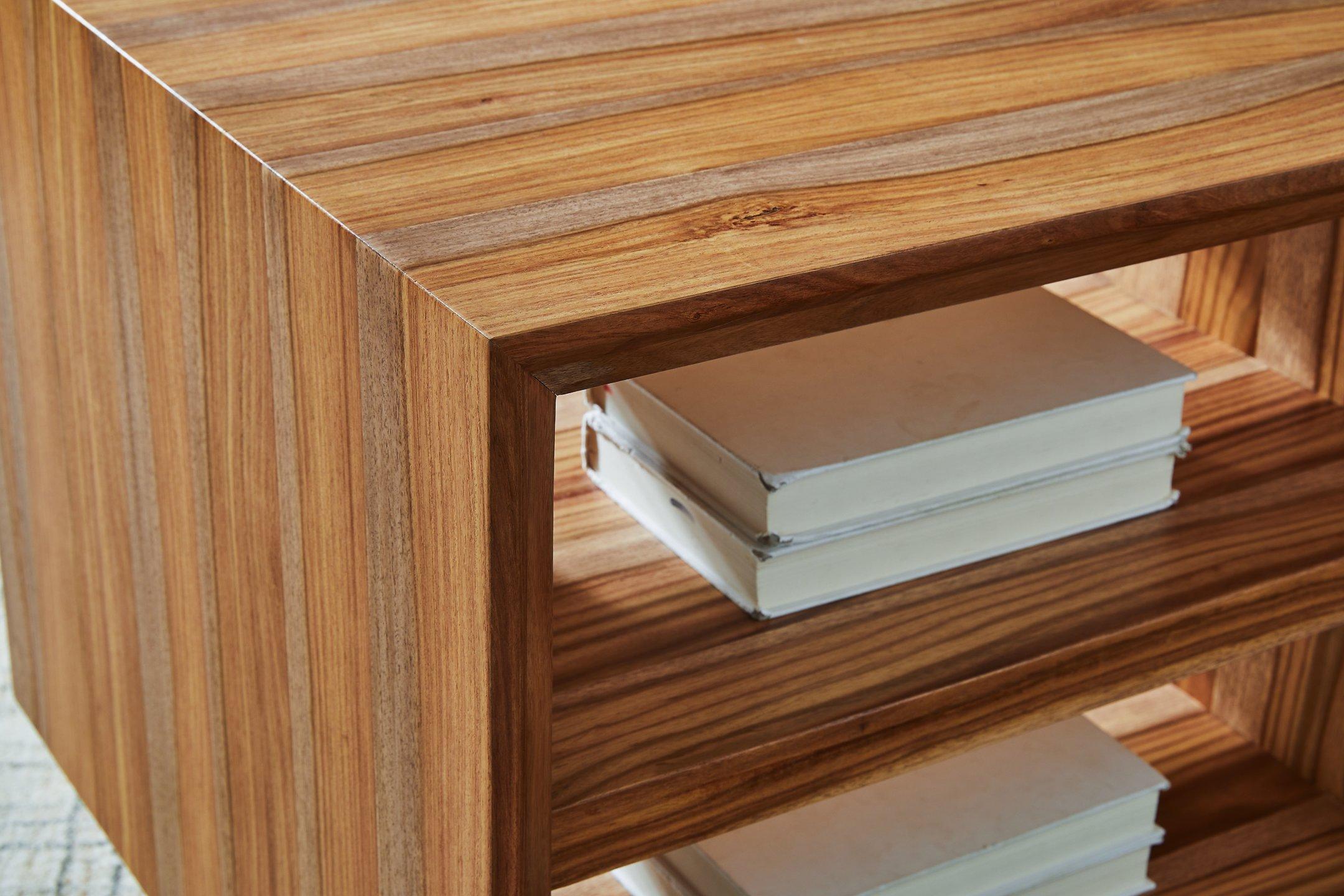 Dressonni End Table - Ideal Furniture (Fresno,CA)