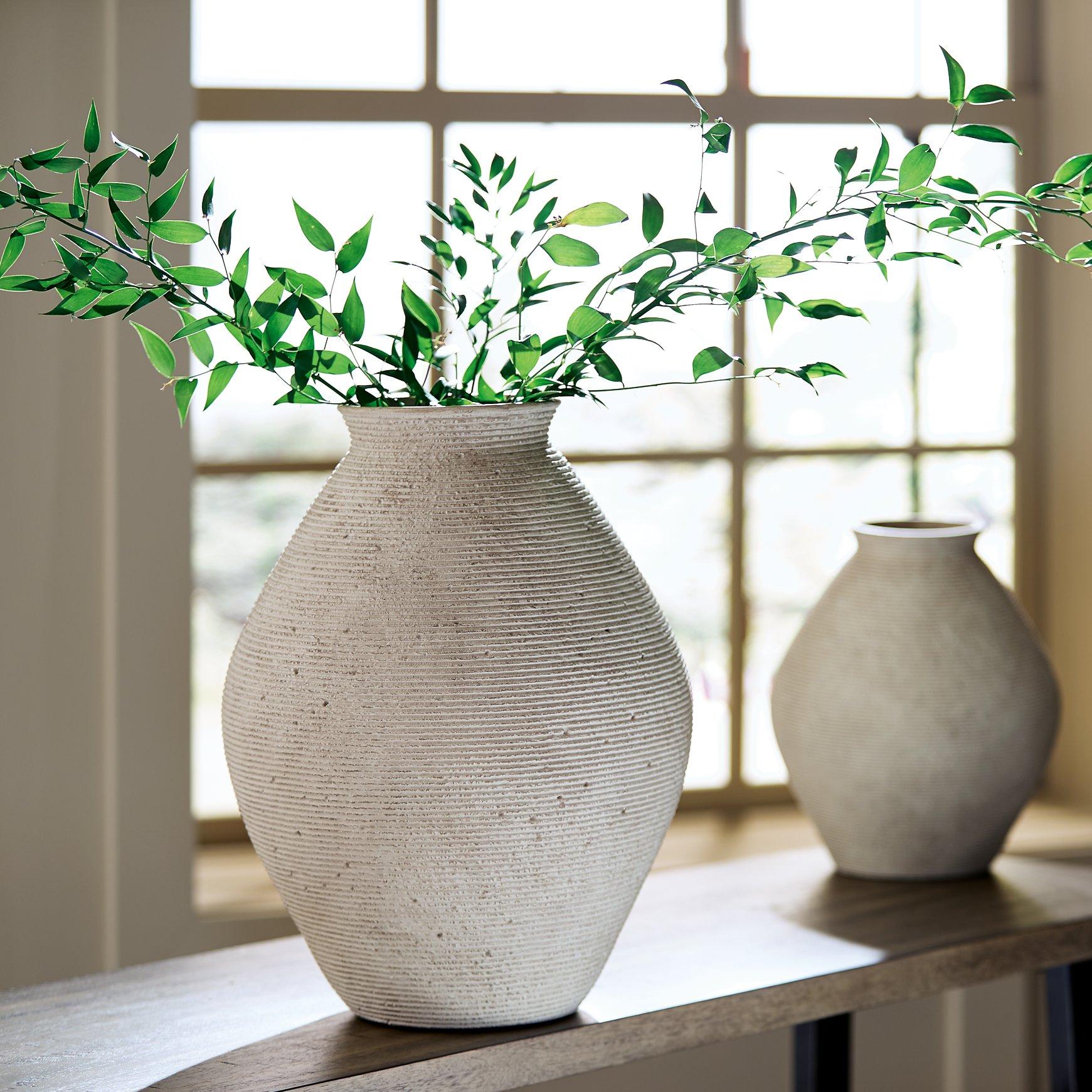 Hannela Vase - Ideal Furniture (Fresno,CA)