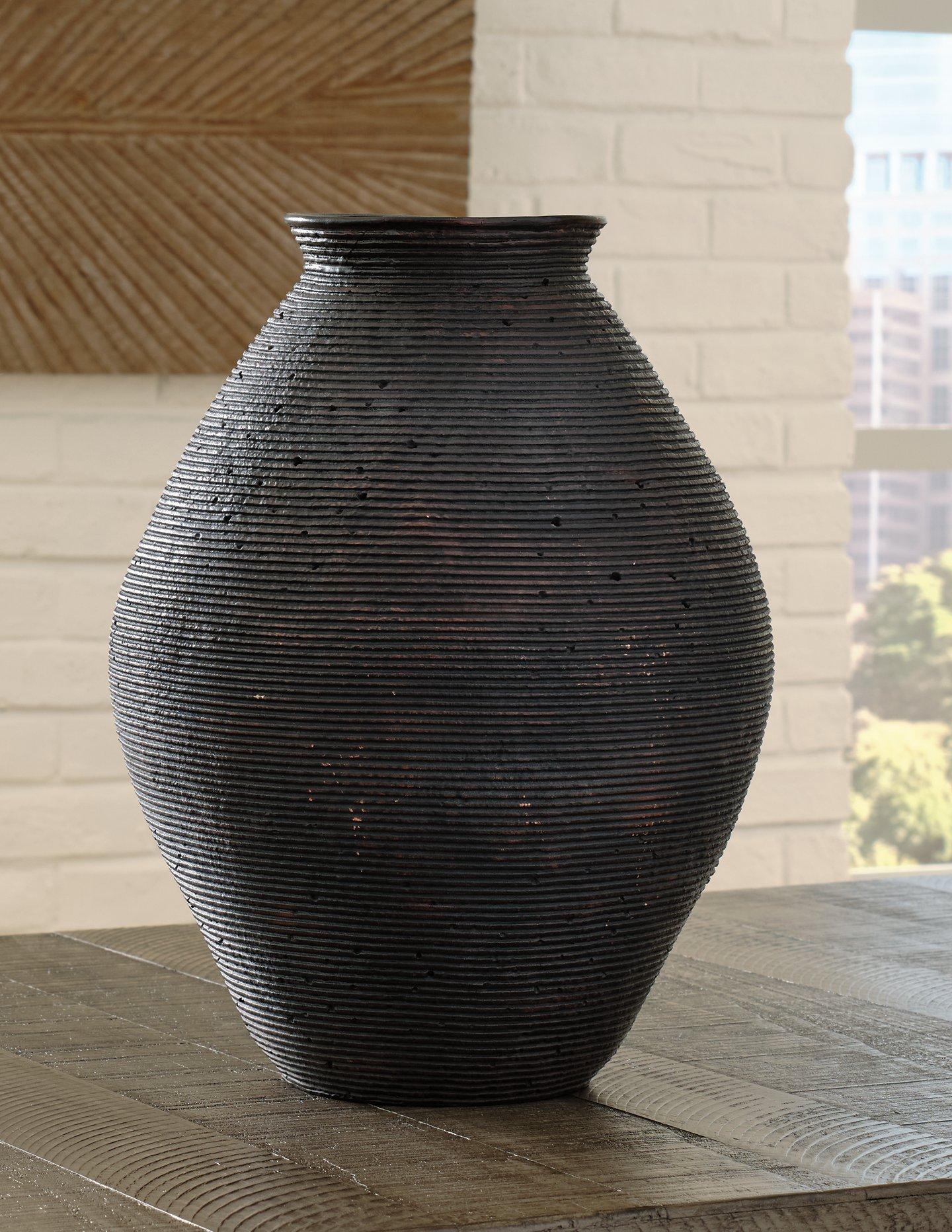 Hannela Vase - Ideal Furniture (Fresno,CA)