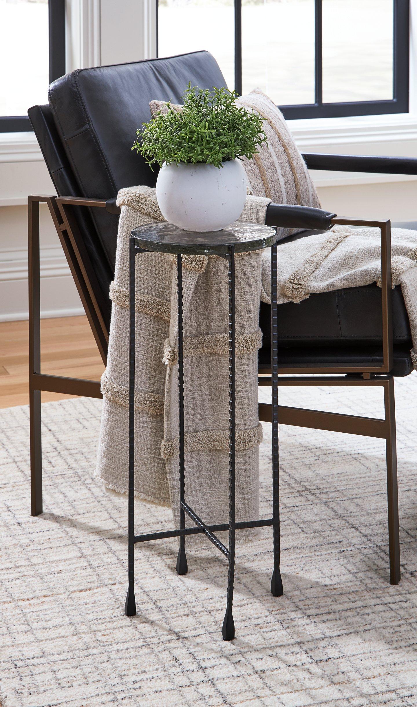 Newgoren Accent Table - Ideal Furniture (Fresno,CA)