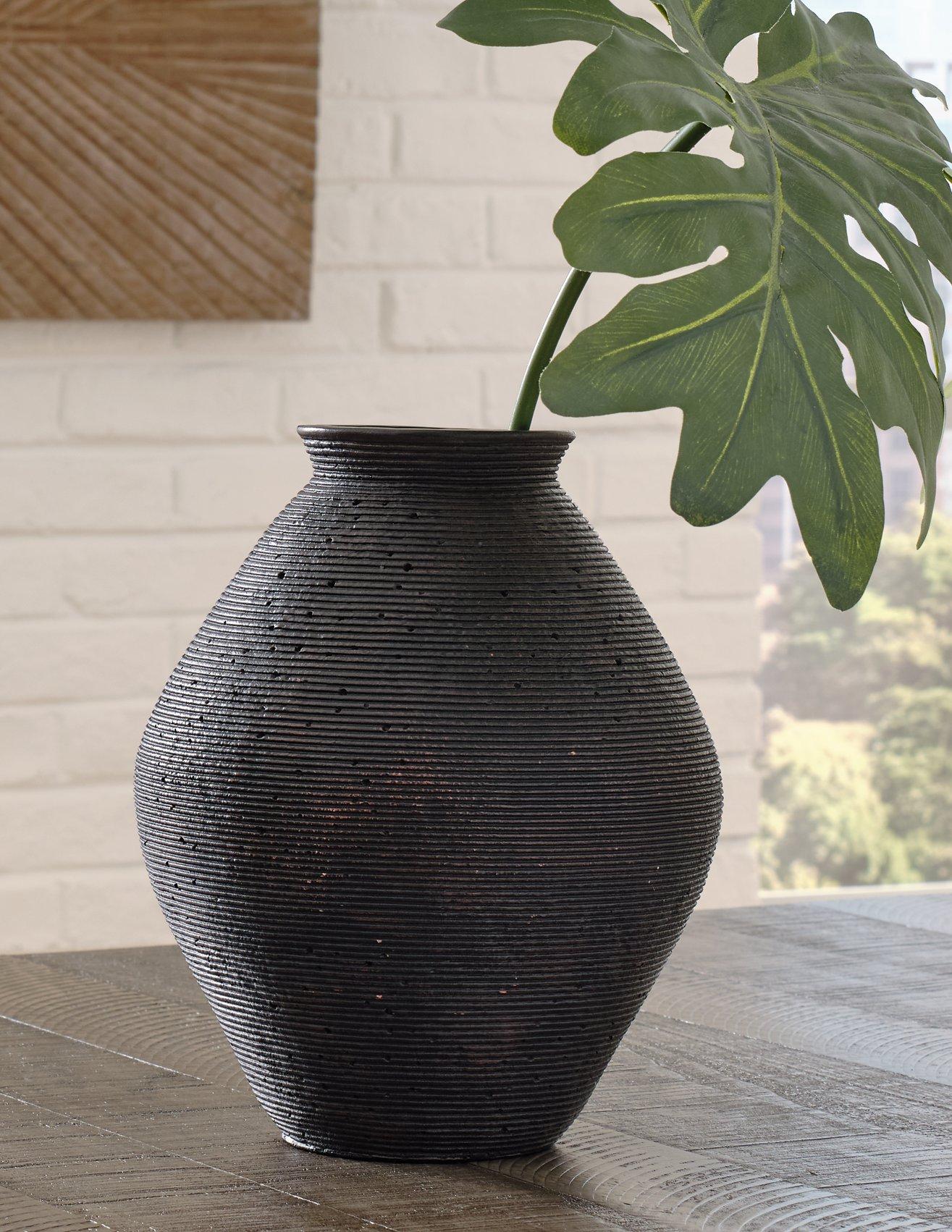 Hannela Vase - Ideal Furniture (Fresno,CA)
