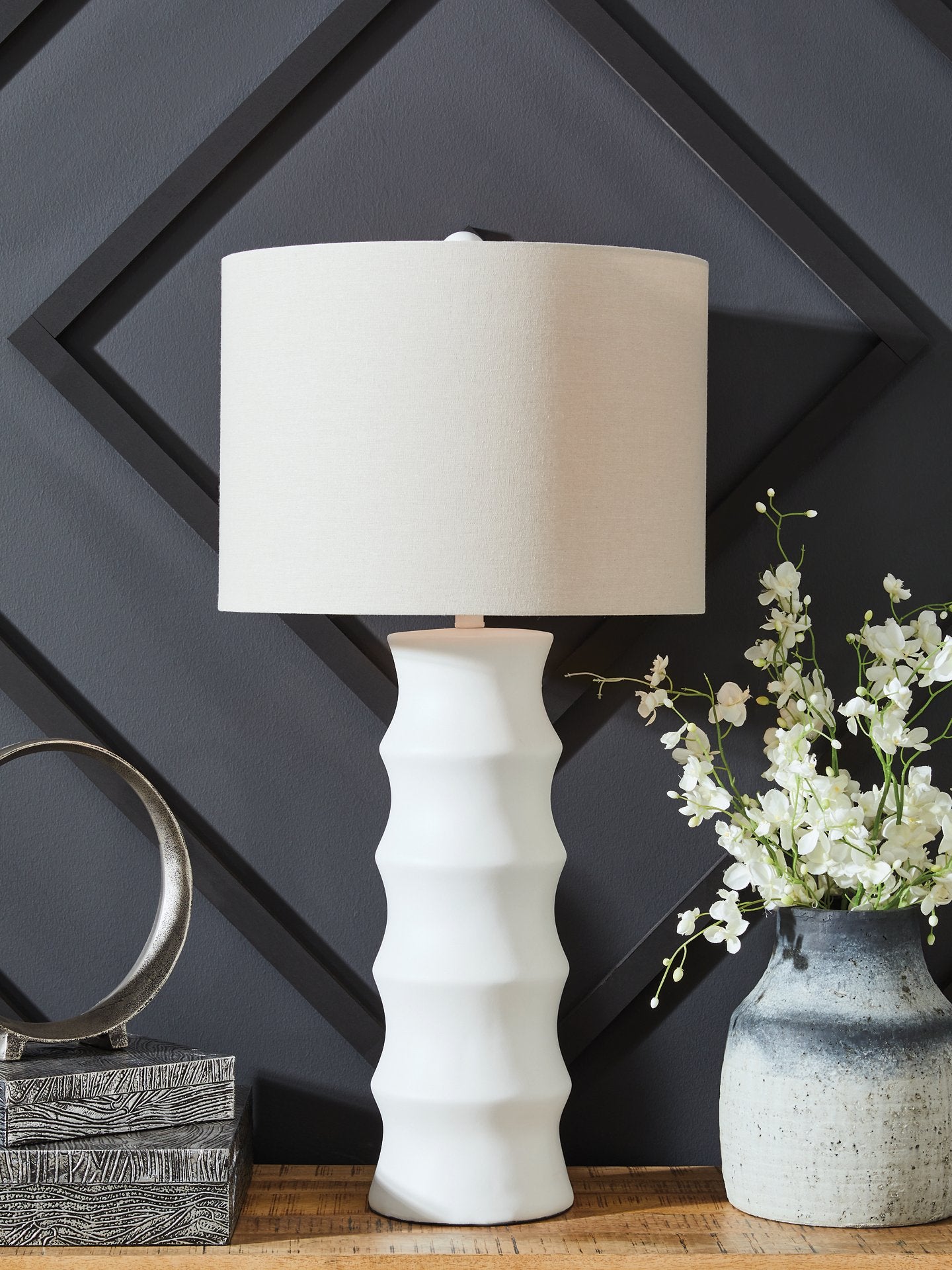 Veraleigh Table Lamp - Ideal Furniture (Fresno,CA)