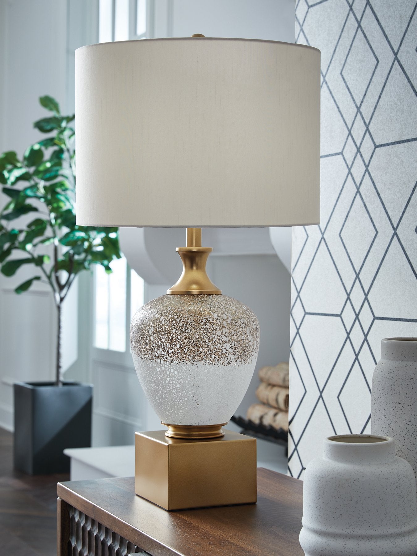 Tavisburg Table Lamp - Ideal Furniture (Fresno,CA)