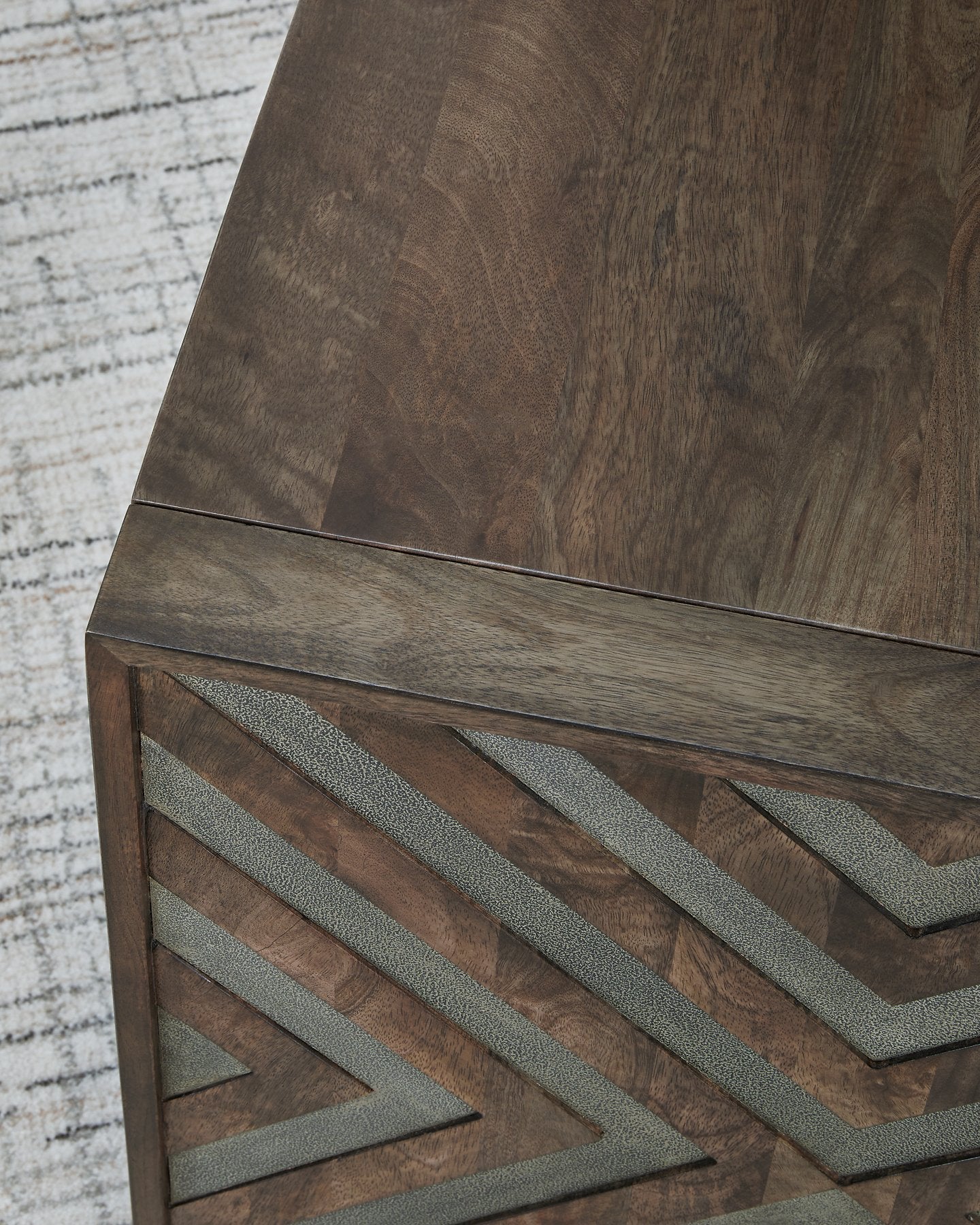 Dreggan End Table - Ideal Furniture (Fresno,CA)