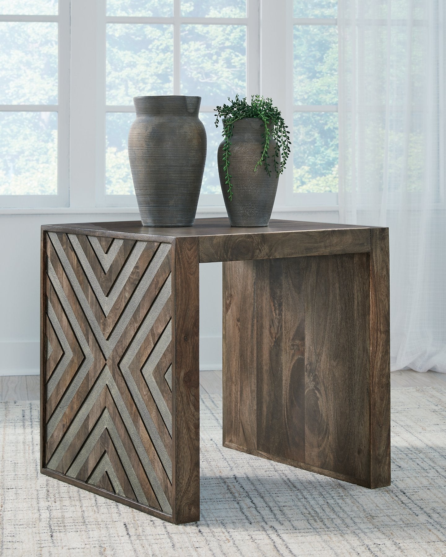 Dreggan End Table - Ideal Furniture (Fresno,CA)