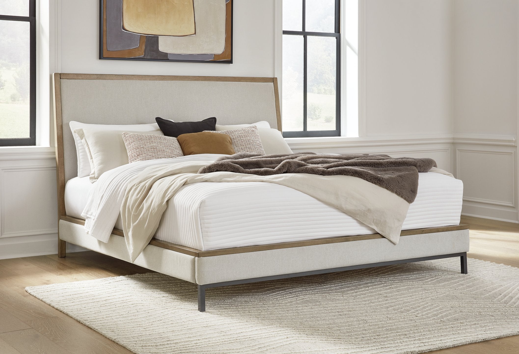 Tomtyn Upholstered Bed