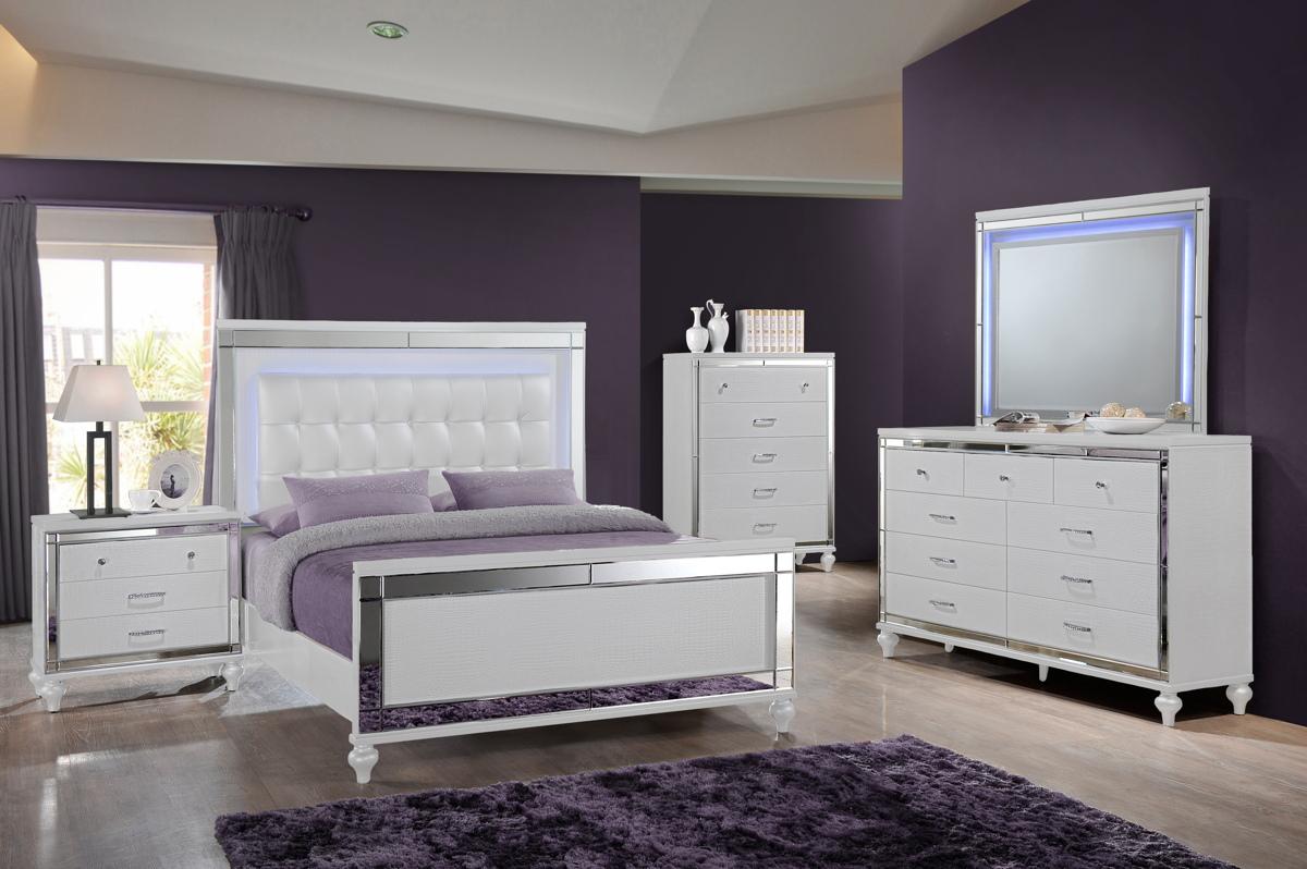 New Classic Furniture Valentino Queen Upholstered Lighted Bed in White - Ideal Furniture (Fresno,CA) 