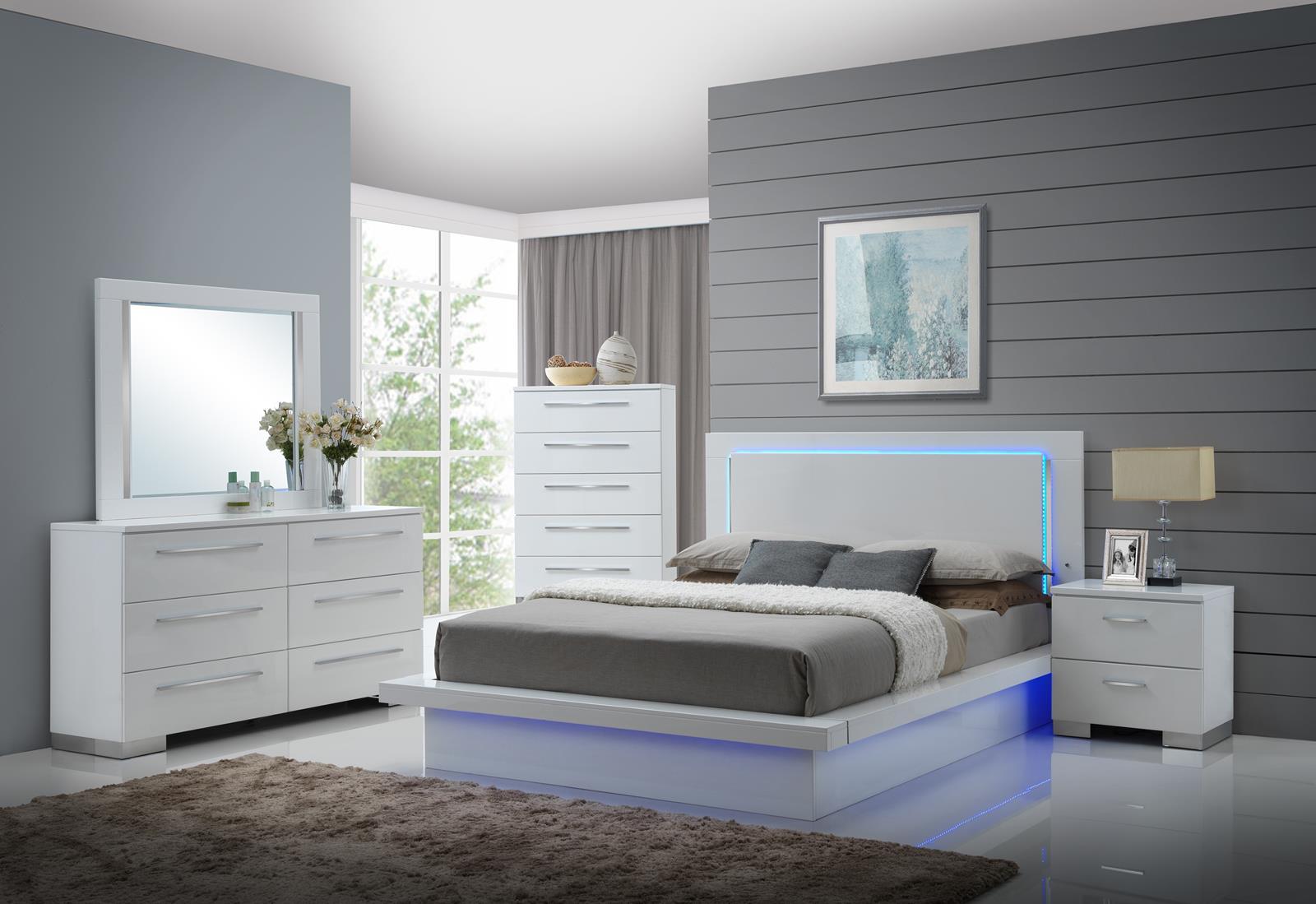 New Classic Sapphire 5 Drawer Chest in White - Ideal Furniture (Fresno,CA) 